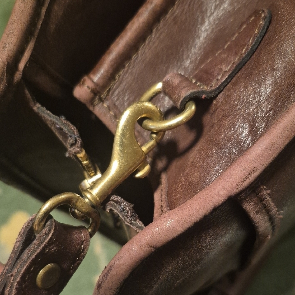 Elegant Dark Brown Leather Briefcase for Men - Picture 16 of 16